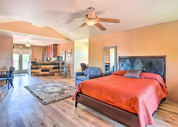 Apartament Unwind Poolside! Dreamy Desert Oasis In