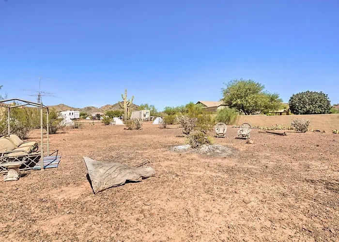 Unwind Poolside! Dreamy Desert Oasis In